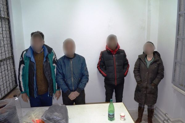 Patru cetățeni sirieni opriți, la Albița, din călătoria ilegală spre Germania