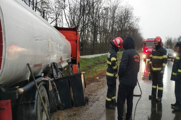 Autocisternă plină cu motorină, implicată într-un accident în Bârlad