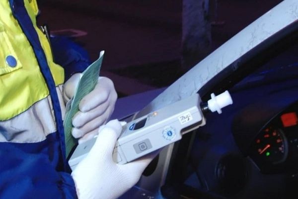 La cât timp după ce ai consumat alcool te poți urca la volan, fără să riști sancțiuni legale