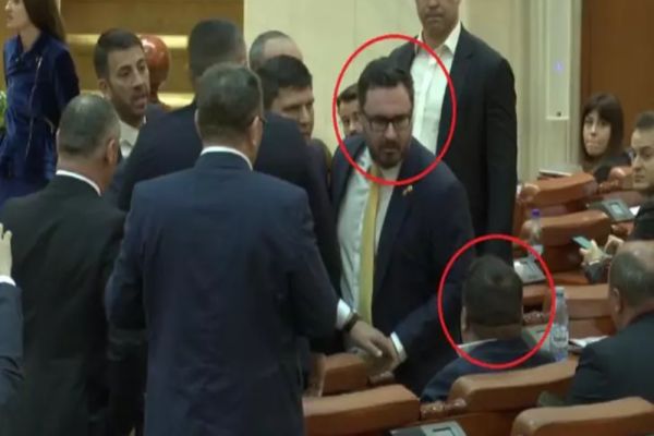 Scandal monstru în Parlament. 2 deputați de la AUR și PSD și-au aruncat cuvinte grele - VIDEO