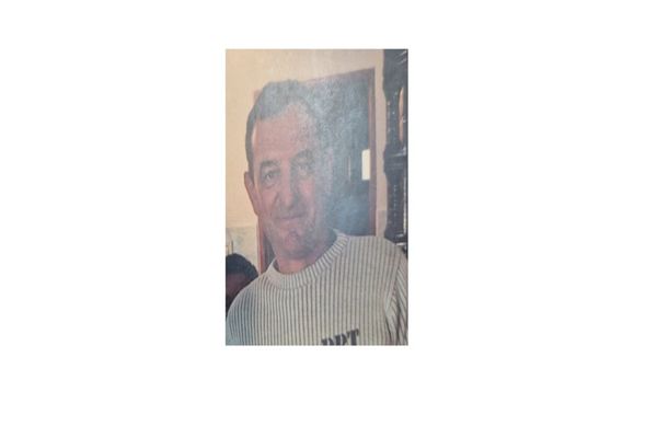 Sunați IMEDIAT la 112 dacă aveți informații despre aceast bărbat! 