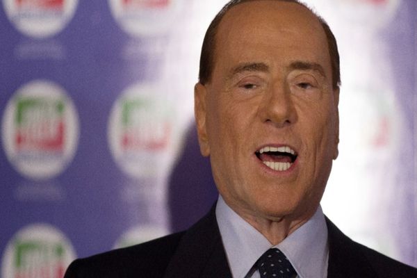 Fostul premier al Italiei și patron la AC Milan, Silvio Berluscoli a decedat luni dimineață