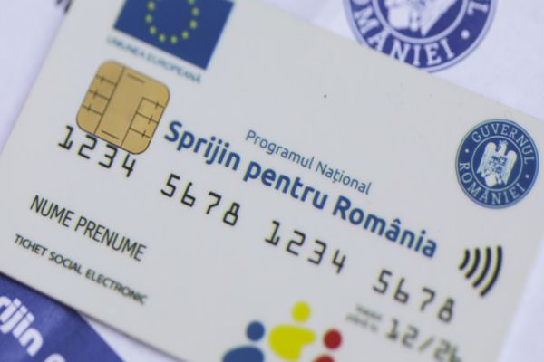 Vouchere sociale 2023: Când intră banii pe card