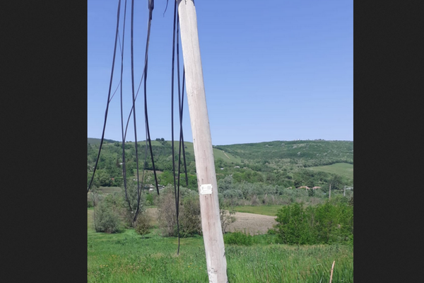 Hoți de cablu, din Voinești, prinși de polițiști. Printre ei și un minor de 15 ani