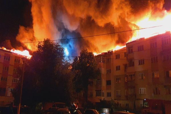 Incendiu puternic la un bloc din Bârlad. Peste 300 de persoane evacuate. FOTO&VIDEO
