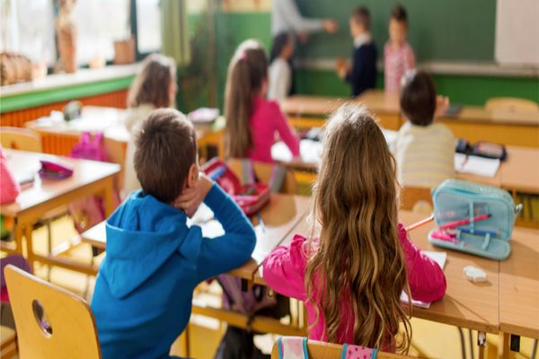 Înscrierile la creșă și grădiniță încep marți, pe 6 iunie. Calendarul a fost publicat în Monitorul Oficial