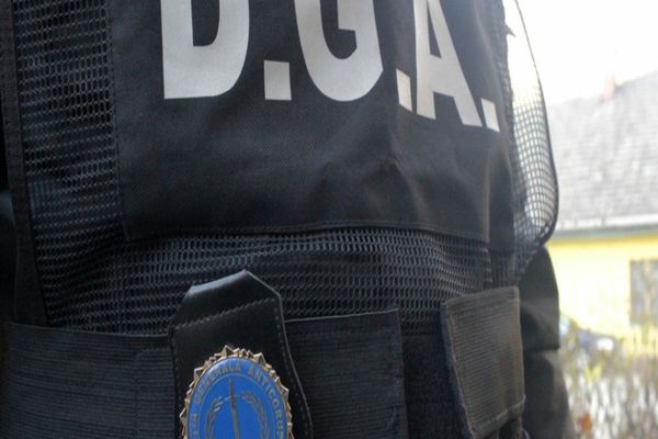 Percheziții DGA la Huși: Polițiști care cereau mită de la șoferii care comiteau abateri în trafic