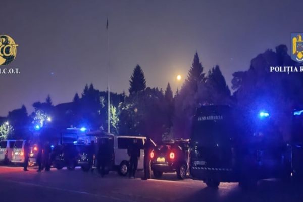 31 de percheziţii în Bucureşti şi alte 6 judeţe la membrii unor grupări care exploatau persoane cu dizabilităţi