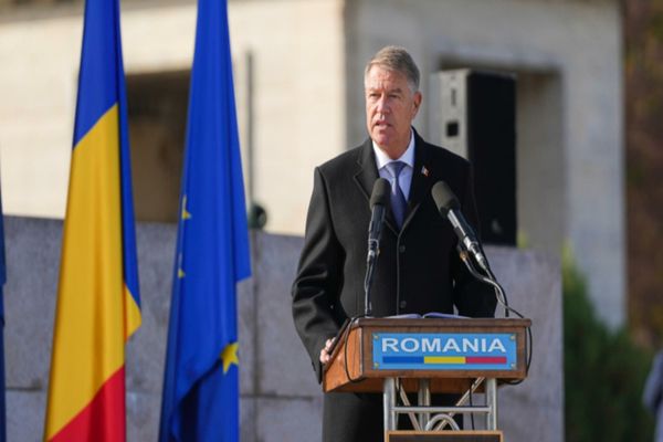 Klaus Iohannis, de Ziua Armatei: „Traversăm o perioadă foarte complicată în care pacea este amenințată”