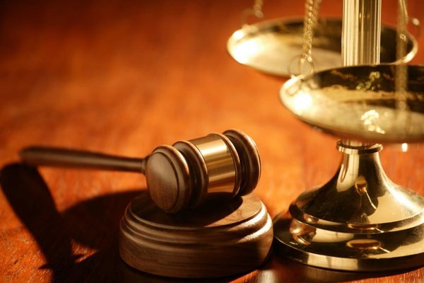 Blocaj total în instanțe. Parchetele și grefierii sunt în grevă spontană, timp de 4 ore