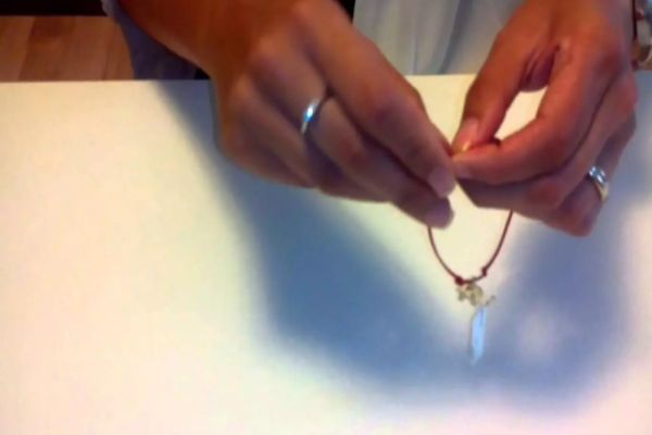 Tradiţii pentru spor şi sănătate în Joia Mare. Se săvârşeşte denia celor 12 Evanghelii. Ce semnifică cele 12 noduri