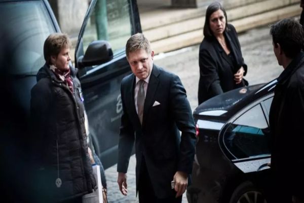 Atentat în Slovacia. Premierul Robert Fico, în stare critică