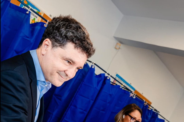 NICUȘOR DAN ÎȘI DEPUNE, ASTĂZI, CANDIDATURA LA PREZIDENȚIALE