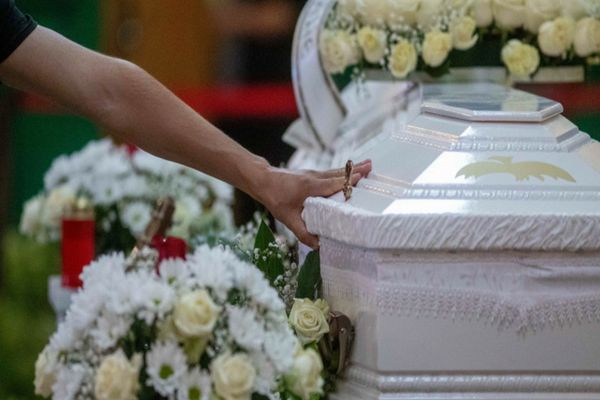 NICU COVACI A FOST ÎNMORMÂNTAT LA TIMIȘOARA: MITROPOLITUL BANATULUI A OFICIAT SLUJBA