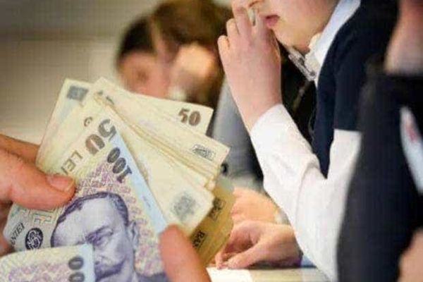BURSELE SOCIALE ȘI DE MERIT, ÎN CENTRUL ATENȚIEI: CUM AU AFECTAT EDUCAȚIA ȘI CE SPUN ELEVII, PĂRINȚII ȘI PROFESORII