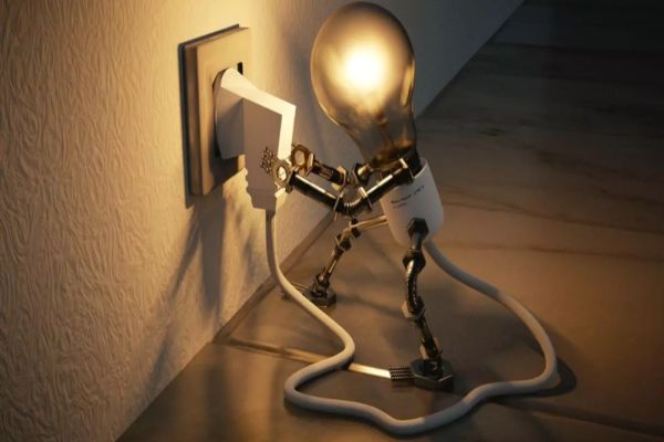 MINUTUL DE ENERGIE. RENUNȚAREA LA PLAFONAREA PREȚURILOR LA ENERGIE: CE SE ÎNTÂMPLĂ CU FURNIZORII?