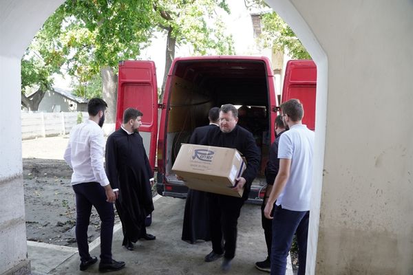 PROGRAME ȘI ACȚIUNI SUSȚINUTE CU MARE IMPLICARE DE BISERICĂ PENTRU AJUTORAREA SINISTRAȚILOR