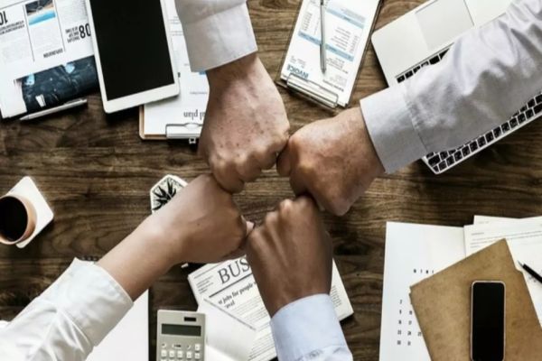 MAJORAREA VENITURILOR ROMÂNILOR PRIN MĂSURILE PSD ADUCE CREȘTERI SOLIDE ÎN AFACERILE DIN COMERȚ ȘI TURISM FAȚĂ DE 2023