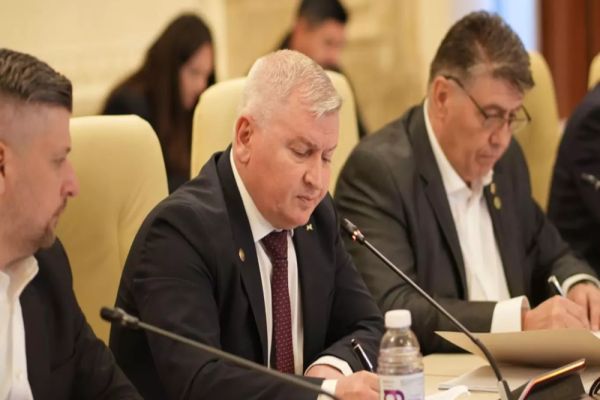 FLORIN ROMAN CRITICĂ PROGRAMUL DE GUVERNARE AL PSD: „UN ADEVĂRAT GHEM DE MINCIUNI!”
