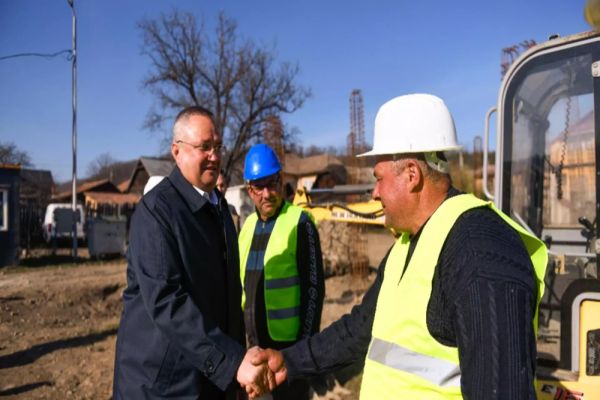 LIDERUL PNL, VIZITĂ ÎN BACĂU: NICOLAE CIUCĂ A VIZITAT ȘCOLI, CREȘE, SPITALE FINANȚATE DIN FONDURI EUROPENE