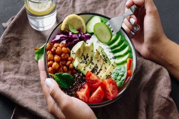 DIETA „MOROMETE”, RECOMANDATĂ DE MIHAELA BILIC: CUM POȚI SLĂBI 30 DE KILOGRAME MÂNCÂND CA UN PERSONAJ CELEBRU