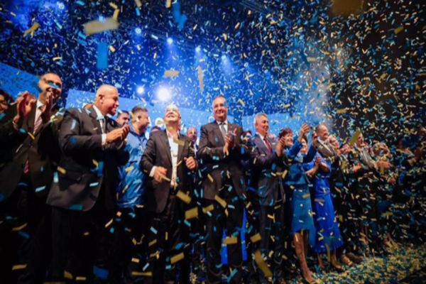 MESAJE DE FORȚĂ ALE LIBERARILOR LA EVENIMENTUL DE LA CRAIOVA: ”AVEM DE ALES ÎNTRE EUROPA ȘI RUSIA. DREAPTA TREBUIE SĂ SE UNEASCĂ ÎN JURUL PREȘEDINTELUI NICOLAE CIUCĂ ȘI AL PNL”