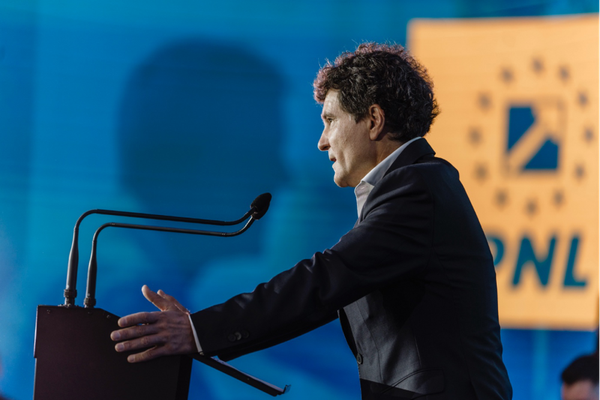 NICUȘOR DAN: GUVERNUL NU TREBUIE SCHIMBAT, CI FELUL ÎN CARE FUNCȚIONEAZĂ