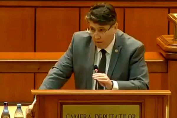 LAURENȚIU LEOREANU: „NICOLAE CIUCĂ ESTE UN PATRIOT ADEVĂRAT, ȘI-A ÎNCEPUT CARIERA SUB DRAPEL, SUB JURĂMÂNT DE CREDINȚĂ”