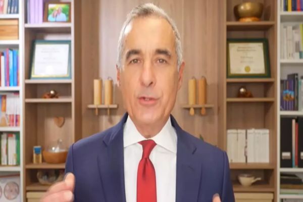 CĂLIN GEORGESCU CERE O DEZBATERE CU ELENA LASCONI, DUPĂ DEZVĂLUIRILE REALITATEA PLUS: MANIPULAREA PE TIKTOK, DEMASCATĂ CU DOVEZI