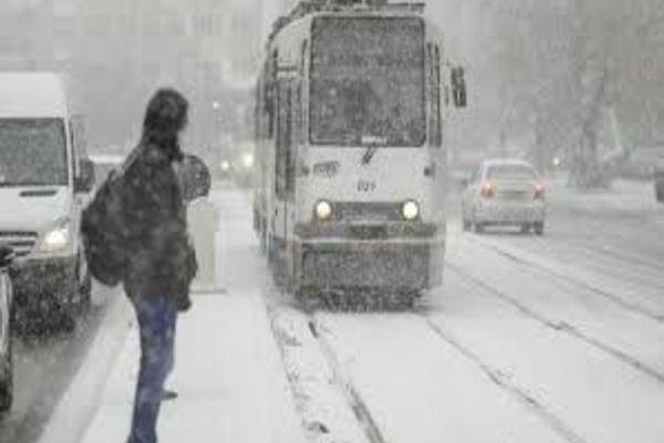 Iarnă în forță: ANM actualizează codurile galbene. Ninsori, polei, viscol și ger în mai multe regiuni