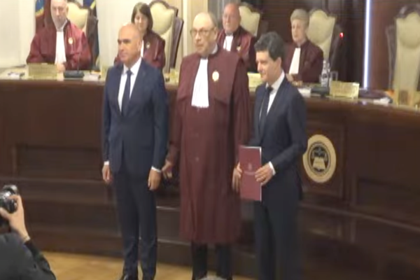 NICUŞOR DAN CRITICĂ DECIZIA CCR PRIVIND ACCESUL LA DECLARAŢIILE DE AVERE: „TRANSPARENŢA TREBUIE APĂRATĂ CU FERMITATE”