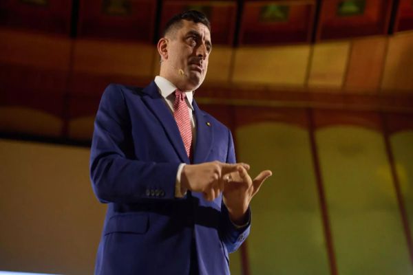 ROMÂNII DIN DIASPORA, VAL DE SUSȚINERE PENTRU LIDERUL AUR: ”RESPECT, GEORGE SIMION” 