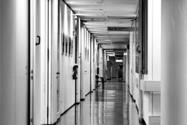 CONSILIUL EUROPEI CRITICĂ ROMÂNIA PENTRU TRATAMENTUL PACIENȚILOR DIN SPITALELE DE PSIHIATRIE