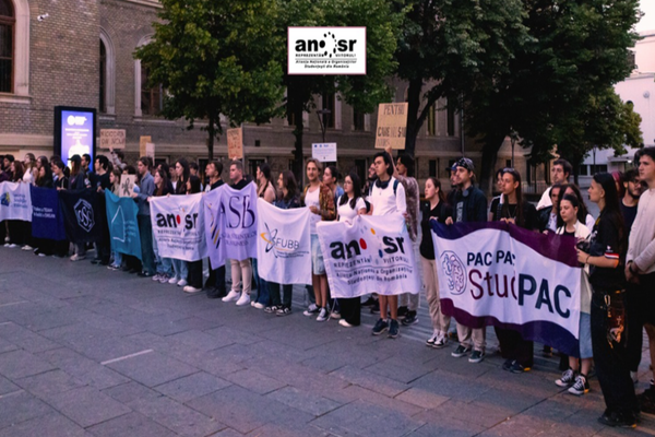 STUDENȚII SE ALĂTURĂ PROTESTULUI PROFESORILOR DIN 8 SEPTEMBRIE, NEMULȚUMIȚI DE MĂSURILE DE AUSTERITATE 