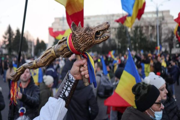 DE SFÂNTUL ILIE, ROMÂNII SE MOBILIZEAZĂ MASIV LA CEL MAI MARE PROTEST ÎMPOTRIVA GUVERNULUI BOLOJAN 