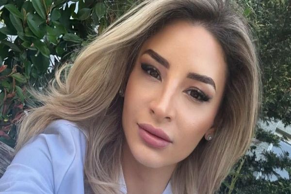 MAȘINA DIRECTORULUI MEDICAL ȘTEFANIA SZABO, GĂSITĂ MOARTĂ ÎN CAMERA DE GARDĂ A SJU BUZĂU, RIDICATĂ PENTRU CERCETĂRI