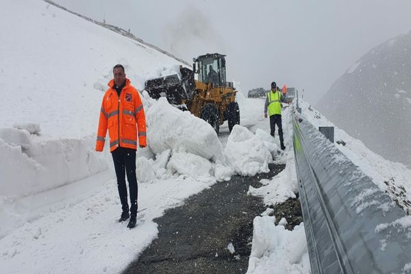 TRAFICUL RĂMÂNE ÎNCHIS PE TRANSALPINA