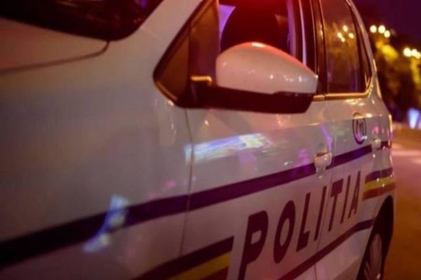 Au spart camionul pentru motorină și au fugit de poliție! Foc de avertisment ca să-i oprească pe cei patru tineri