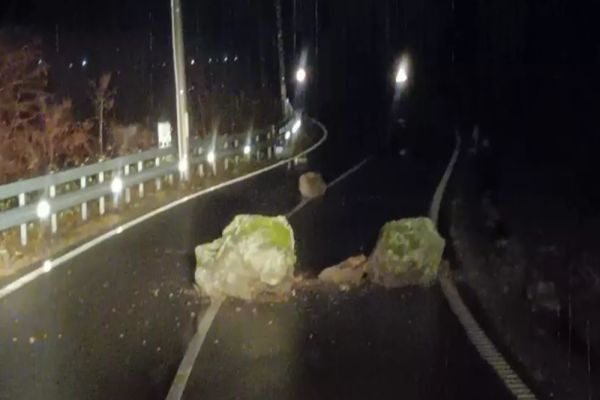 Avertisment CNAIR pentru drumurile montane. Căderi de pietre și blocuri de stâncă de pe versanţi