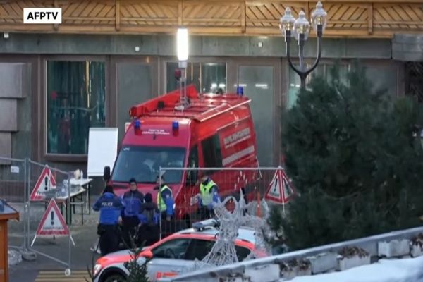 Proprietarii barului din Elveția, în care un incendiu izbucnit de Revelion a ucis 40 de oameni, puși sub urmărire penală