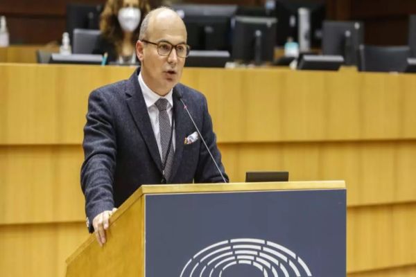 Rareș Bogdan, despre economia României: „Creșterea taxelor înseamnă nenorocire! Sufoci economia, cea care plătește taxe?”