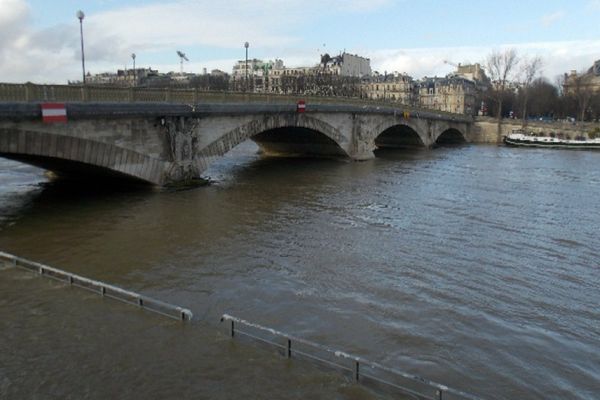 Furtuna Nils, pornită din Oceanul Atlantic, a făcut ravagii în vestul Franţei