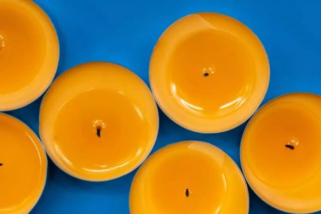 Influencerița din CHina care vindea lumânări „magice”, arestată pentru fraudă