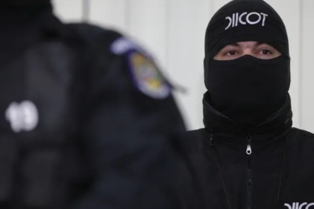 Polițiști și vameși, săltați de DIICOT într-un dosar uriaș de contrabandă cu 137 de percheziții