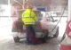 LEGAL sau ILEGAL? Polițist surprins cu bidoanele în portbagaj la o benzinărie din Bârlad!