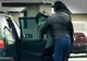 Un nou caz de răpire în Bârlad: Tânără luată de pe stradă într-o mașină de către trei bărbați!