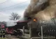 Doi bărbați au ajuns la spital cu arsuri după izbucnirea unui incendiu la un atelier auto. FOTO
