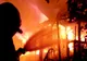 Și-a dat foc la casă din cauza unui ordin de evacuare!
