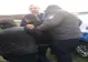 Poliţist agresat în Murgeni după ce a pus cătușele unui minor - VIDEO