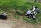 Un motociclist a ieșit în decor! Deși rănit, a refuzat transportul la spital